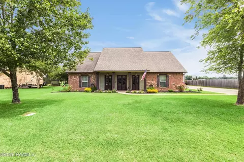 151 Suzanne Dejean Dr, Opelousas, LA 70570