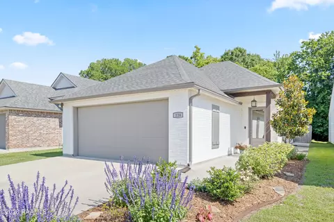 124 Twin Meadow Ln, Lafayette, LA 70508