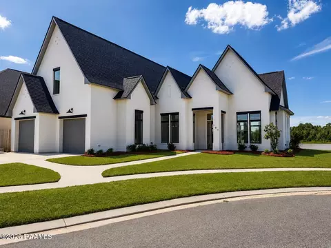 107 Sugar Cane Palm Cir, Broussard, LA 70518
