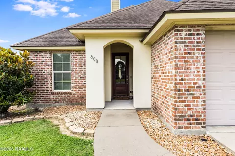 608 Braxton Dr, Youngsville, LA 70592