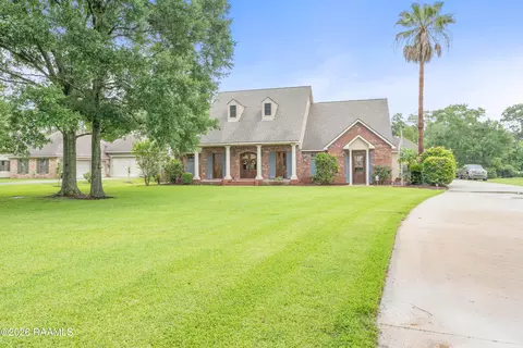 2073-2075 Main Hwy, Arnaudville, LA 70512