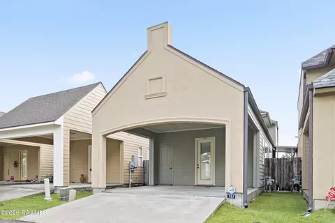 102 Laguna Ln, Lafayette, LA 70508