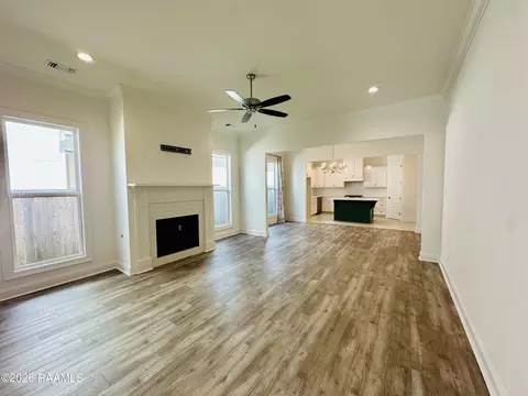 Living - 211 Keystone St, Scott, LA 70583 photo 2 of 2