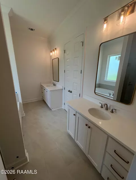 Bath - 211 Keystone St, Scott, LA 70583 photo 1 of 4