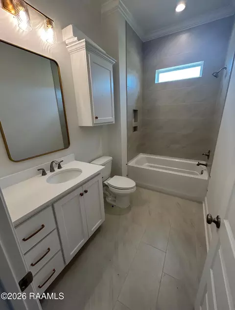Bath - 211 Keystone St, Scott, LA 70583 photo 3 of 4