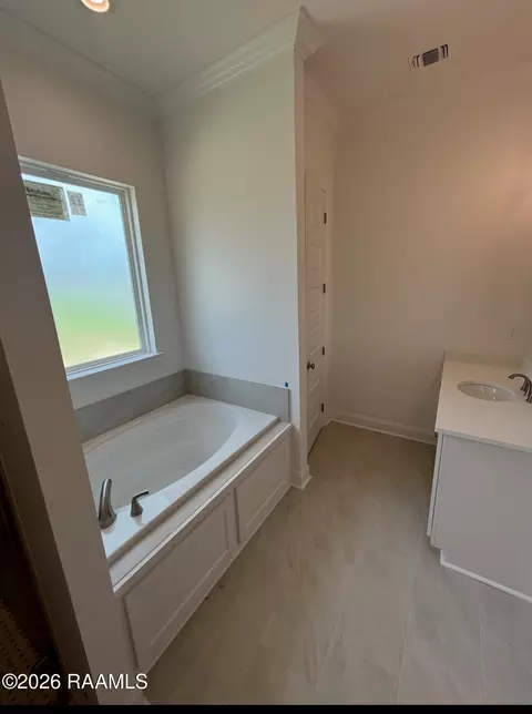 Bath - 211 Keystone St, Scott, LA 70583 photo 4 of 4