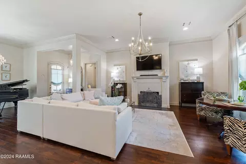 Living - 121 Turnmill Dr, Broussard, LA 70518 photo 2 of 3