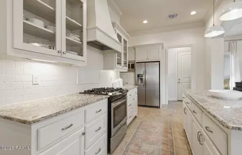 Kitchen - 121 Turnmill Dr, Broussard, LA 70518 photo 3 of 4
