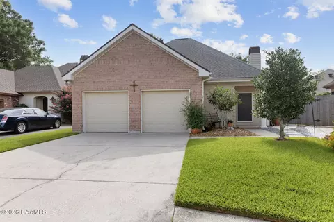111 Kings Landing Sq, Lafayette, LA 70508