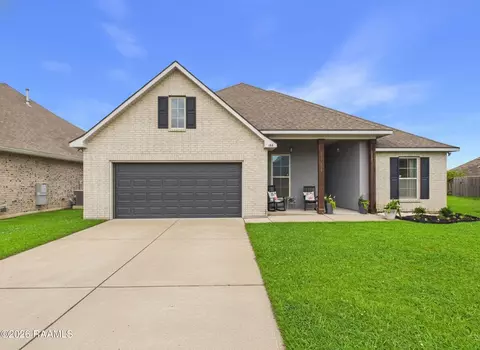100 Sugar Crest Dr, Youngsville, LA 70592