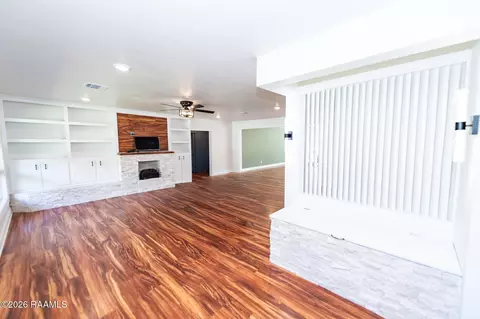 Living - 651 S 2nd St, Eunice, LA 70535 photo 5 of 10