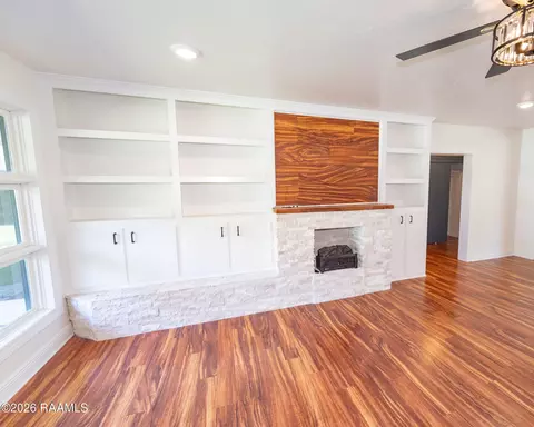 Living - 651 S 2nd St, Eunice, LA 70535 photo 4 of 10