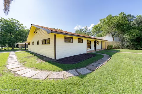 Exterior - 651 S 2nd St, Eunice, LA 70535 photo 4 of 6