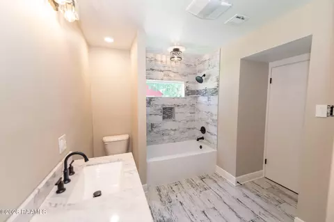 Bath - 651 S 2nd St, Eunice, LA 70535 photo 2 of 4