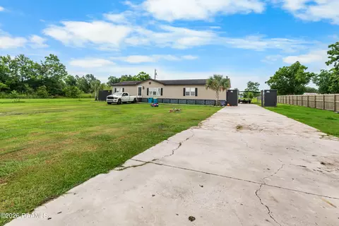 1227 Chawee Rd, Breaux Bridge, LA 70517