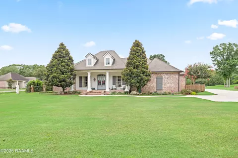1701 Squirrel Run Dr, New Iberia, LA 70560