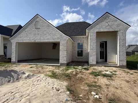136 Lakes Edge Dr, Broussard, LA 70518
