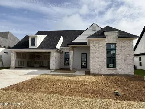 409 Whispering Meadows Rd, Broussard, LA 70518
