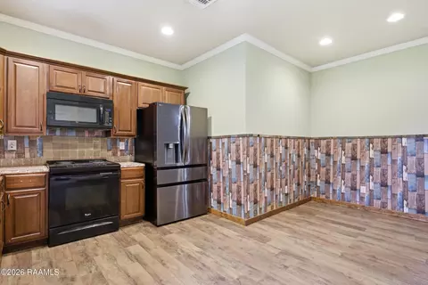 Kitchen - 211 Stoneridge Dr, Duson, LA 70529 photo 2 of 2