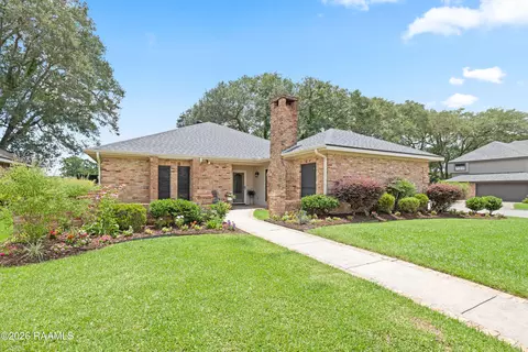 215 Tuscany Valley Dr, Lafayette, LA 70506