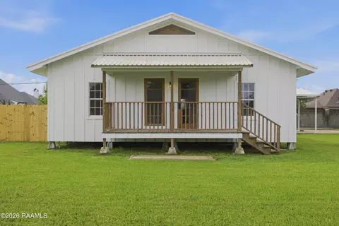 380 Caleb St, Breaux Bridge, LA 70517