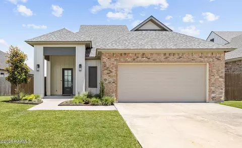 402 Last Quarter Dr, Youngsville, LA 70592