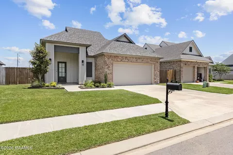 402 Last Quarter Dr, Youngsville, LA 70592