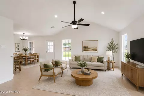 Living - 101 Sonny Ln, Kaplan, LA 70548 photo 2 of 3