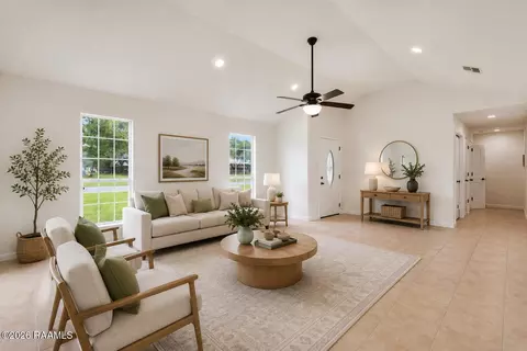 Living - 101 Sonny Ln, Kaplan, LA 70548 photo 1 of 3