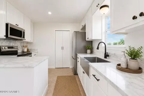 Kitchen - 101 Sonny Ln, Kaplan, LA 70548 photo 3 of 3