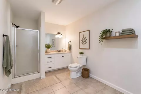Bath - 101 Sonny Ln, Kaplan, LA 70548 photo 1 of 2
