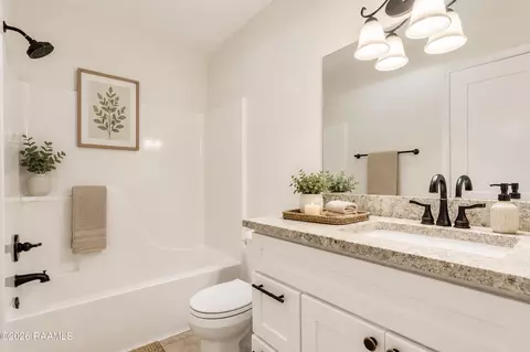 Bath - 101 Sonny Ln, Kaplan, LA 70548 photo 2 of 2