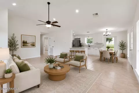 Living - 101 Sonny Ln, Kaplan, LA 70548 photo 3 of 3