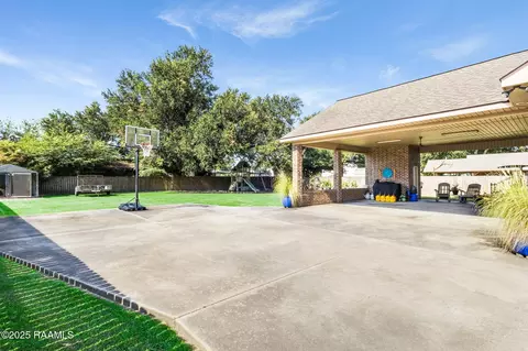 Exterior - 709 W Pine St, Erath, LA 70533 photo 4 of 4