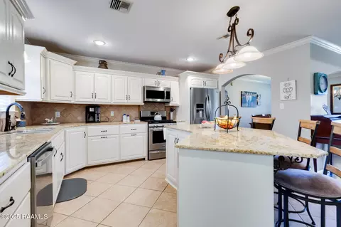 Kitchen - 709 W Pine St, Erath, LA 70533 photo 2 of 4
