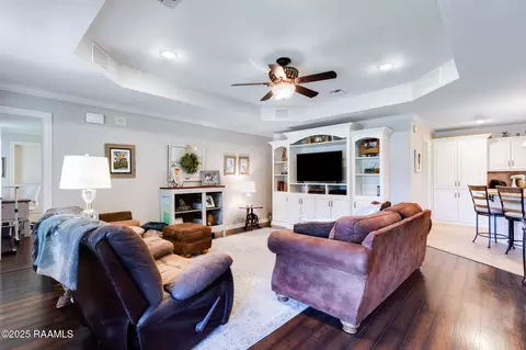 Living - 709 W Pine St, Erath, LA 70533 photo 1 of 1