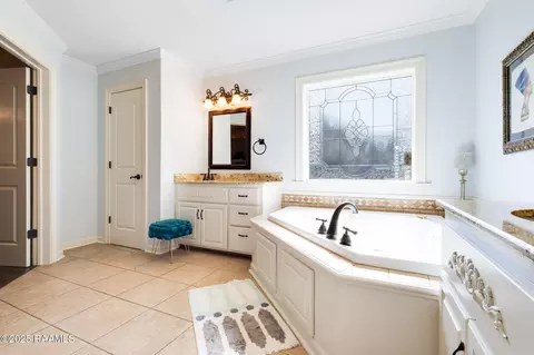Bath - 709 W Pine St, Erath, LA 70533 photo 2 of 3