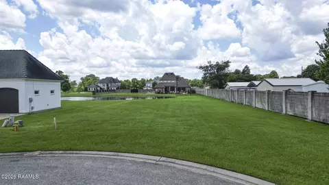 243 Bridgewater Pl, Breaux Bridge, LA 70517