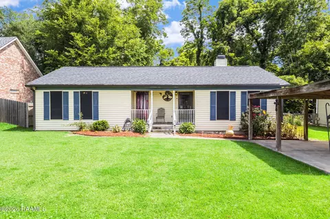 105 Bacon Ln, Carencro, LA 70520
