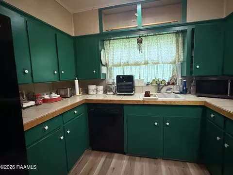 Kitchen - 650 W Walnut Ave, Eunice, LA 70535 photo 2 of 2