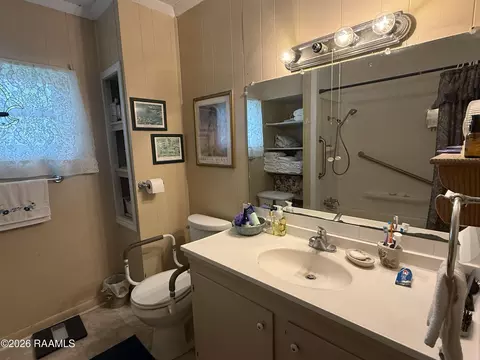 Bath - 650 W Walnut Ave, Eunice, LA 70535 photo 1 of 1