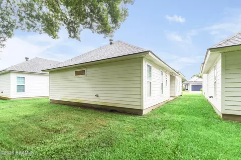 Exterior - 207 Alpine Dr, Lafayette, LA 70506 photo 3 of 4