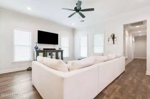 Entry Way - 207 Alpine Dr, Lafayette, LA 70506 photo 1 of 2