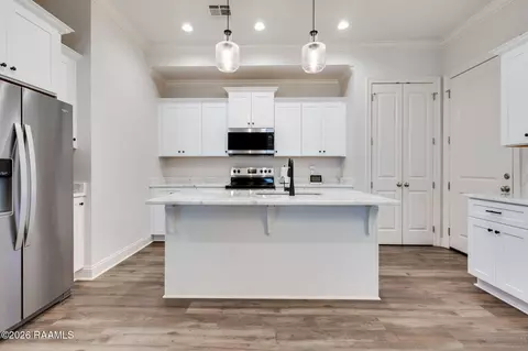 Kitchen - 207 Alpine Dr, Lafayette, LA 70506 photo 1 of 3