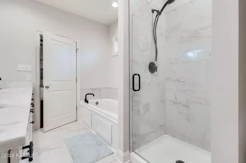 Bath - 207 Alpine Dr, Lafayette, LA 70506 photo 3 of 4