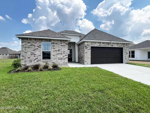 208 Hidden Meadows Dr, Lafayette, LA 70506