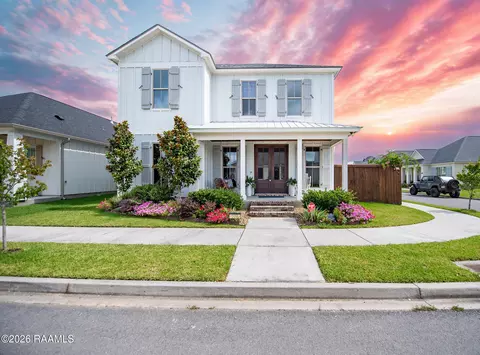 209 Oak Village Dr, Scott, LA 70583