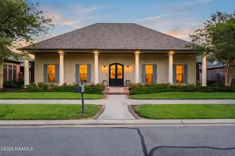 215 S Montauban Dr, Lafayette, LA 70507