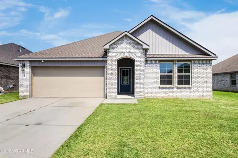 102 Chestnut Oak Dr, Lafayette, LA 70507