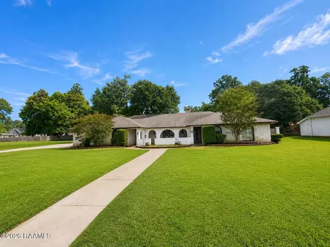 806 Rue Royale, New Iberia, LA 70563
